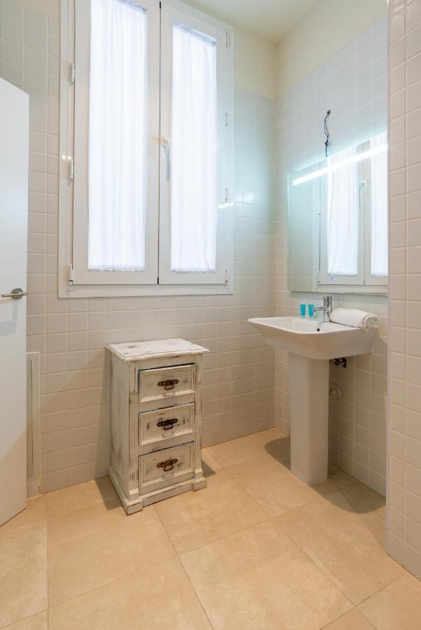 Urbe 10 Carreteria 1 Bedroom Apartment Malaga Bagian luar foto